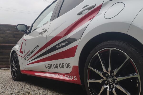 Okleiny samochodu Toyoty Yaris GR Sport dla OSK Professional, Wojkowice